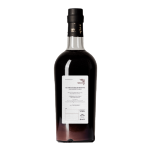 Bottiglia etichetta di Genziana con Vino Montepulciano 700 ml, liquore artigianale che armonizza l'amaro della genziana con l'intensità fruttata del Vino Montepulciano d’Abruzzo, per un'esperienza unica e sofisticata.