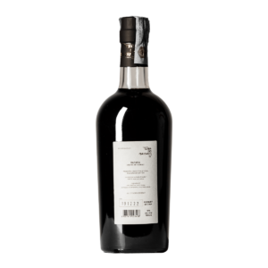 Bottiglia etichetta da 700 ml di Ratafia dei Briganti: il perfetto equilibrio tra dolcezza delle amarene e il gusto ricco del vino rosso e bianco, ideale per ogni occasione.