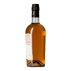 Bottiglia lato destro di Genziana in Barrique 700 ml liquore artigianale dal gusto intenso e pregiato della genziana, affinato con cura in rovere per un'esperienza unica.