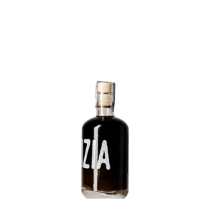 Bottiglia lato destro di Liquirizia 100 ml del Brigante: un liquore artigianale cremoso al 100% di polvere di liquirizia, per un'esperienza gustativa intensa e avvolgente.