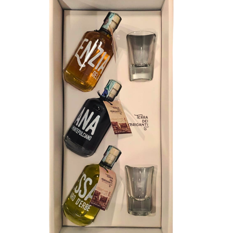 Confezione regalo con 3 bottiglie da 100 ml e 2 bicchieri serigrafati Terra dei Briganti, perfetta per degustazioni e regali speciali.