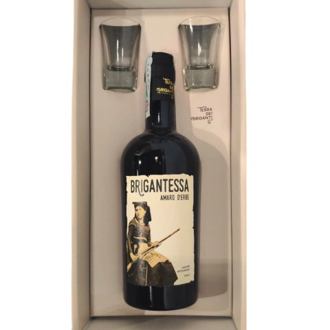 Confezione regalo con 1 bottiglia da 700 ml e 2 bicchieri serigrafati Terra dei Briganti, ideale per brindisi e momenti da condividere.